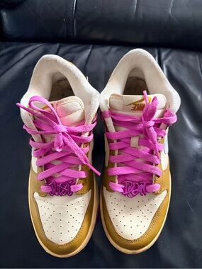 Nike Women’s Dunk Gold & Pink “Just Do it” sz 8